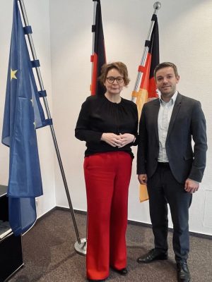 165d2024-314f-4372-961c-da46cd6e0aa7