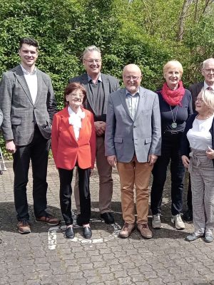 Der Bundesvorsitzende Stephan Rauhut (li.) mit dem neugewählten Vorstand des Landesverbandes Niedersachsen der Landsmannschaft Schlesien. Nicht auf dem Bild sind Pfarrer Christoph Lindner und Veronika Bode, MdL. (H. Pischel)