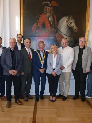 Kattowitz (l.) Salzgitter Wappen v.l. Maksymilian Michalek Gunter Kostorz Jacek Malcher Stephan Rauhut OB Klingebiel Sarah Krieger Heiko Schmelzle Christoph Lücke Arne Homann-1